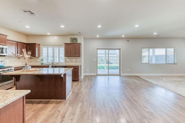 3341 N Pearwood Avenue, Fresno, CA 93727