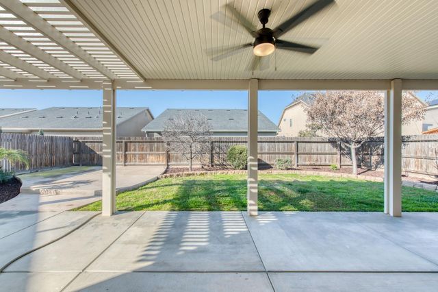 3341 N Pearwood Avenue, Fresno, CA 93727