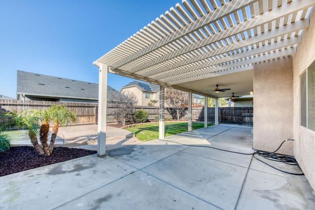 3341 N Pearwood Avenue, Fresno, CA 93727