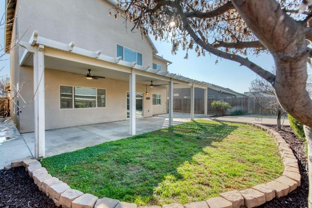 3341 N Pearwood Avenue, Fresno, CA 93727