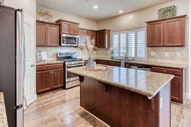 3341 N Pearwood Avenue, Fresno, CA 93727