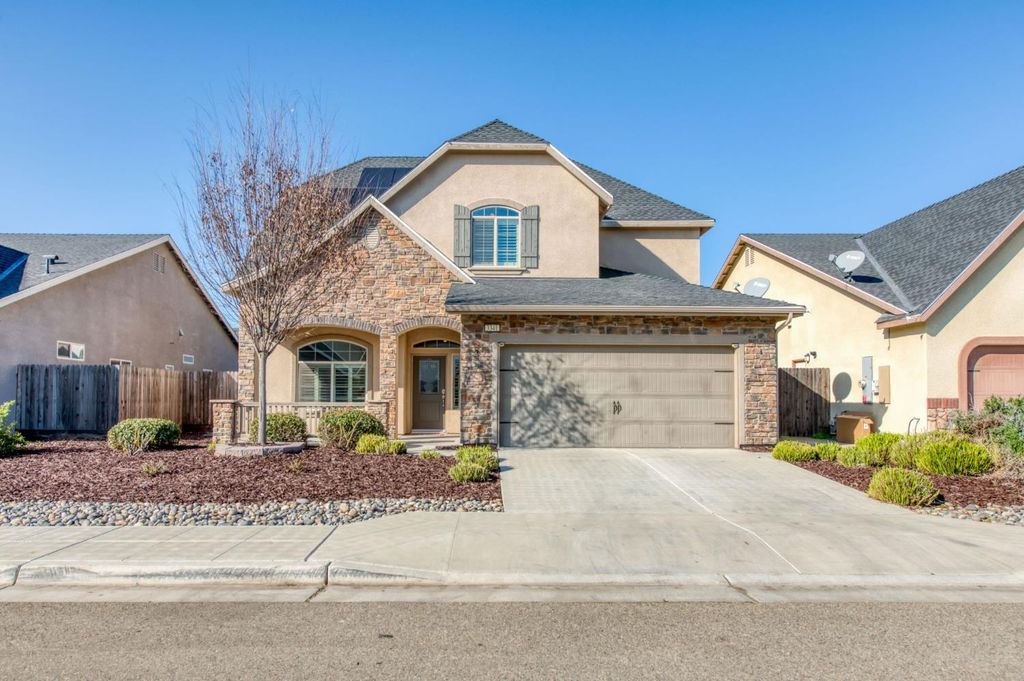 3341 N Pearwood Avenue, Fresno, CA 93727