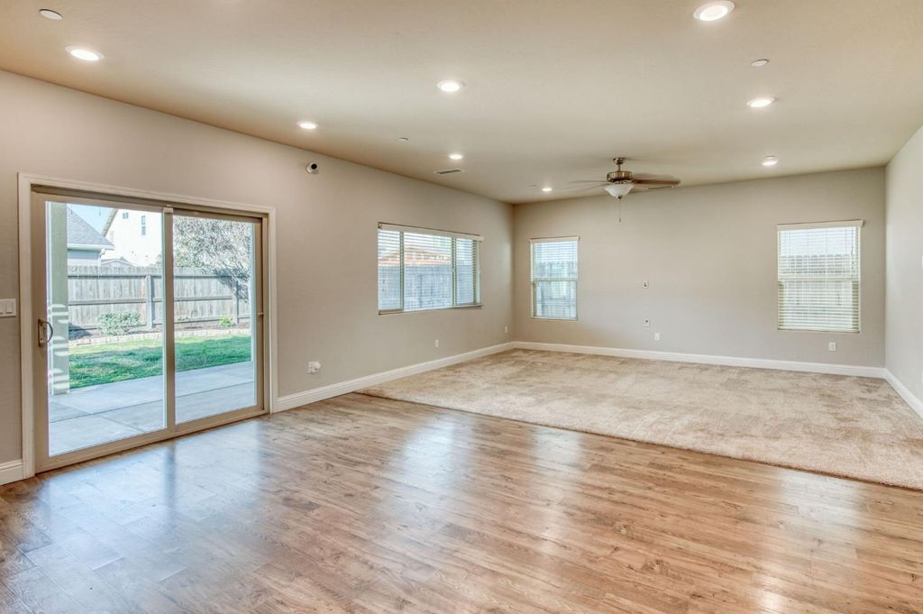 Image 14 of property listing at 3341 N Pearwood Avenue, Fresno, CA 93727