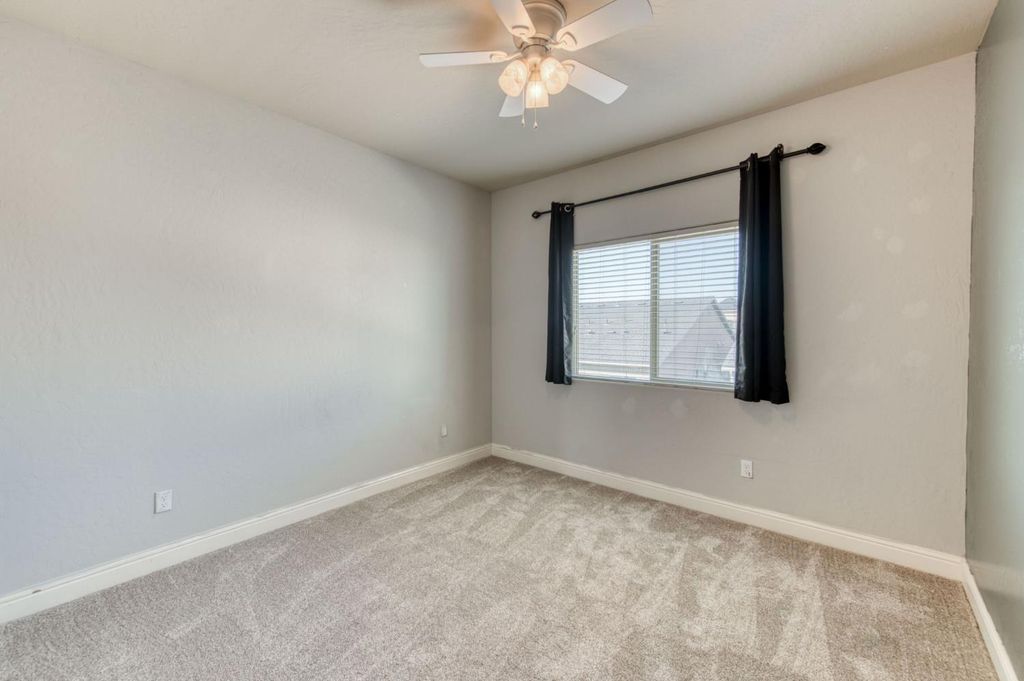 Image 17 of property listing at 3341 N Pearwood Avenue, Fresno, CA 93727