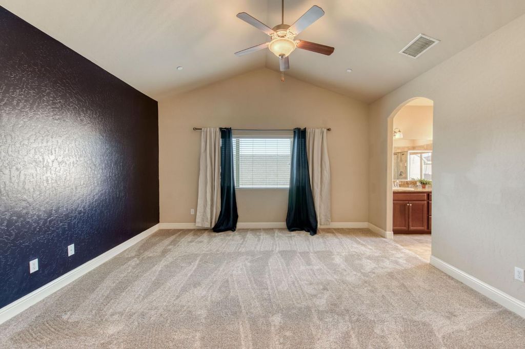 Image 19 of property listing at 3341 N Pearwood Avenue, Fresno, CA 93727