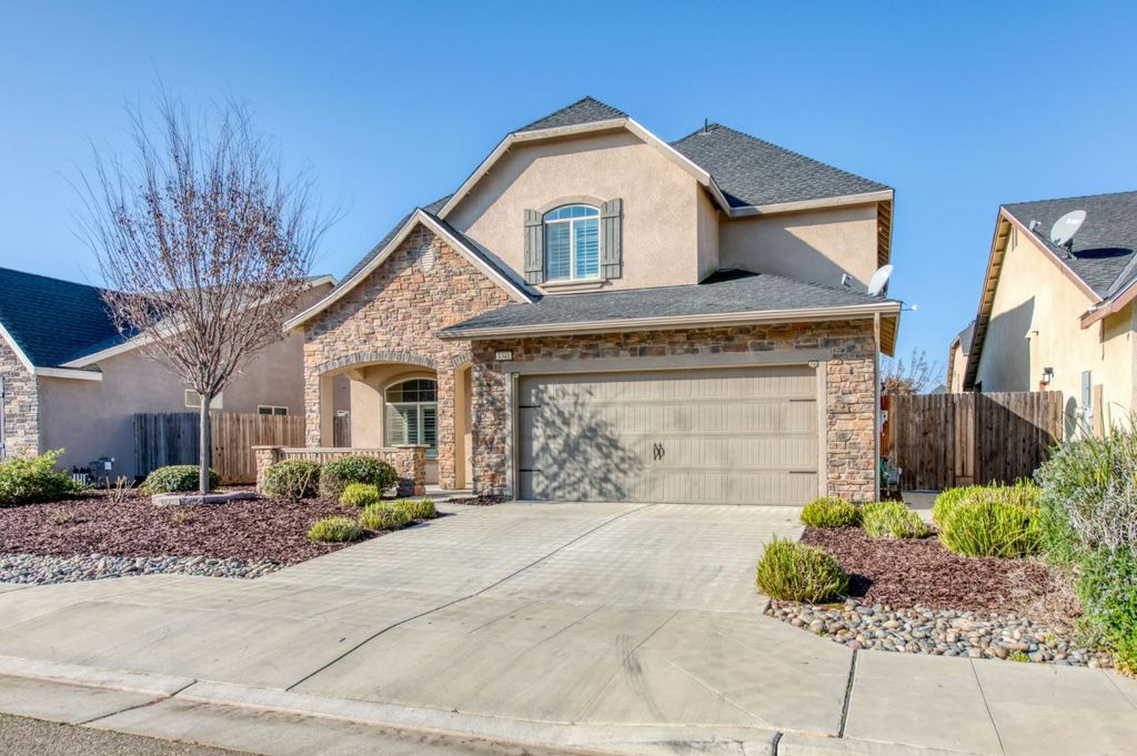 Image 2 of property listing at 3341 N Pearwood Avenue, Fresno, CA 93727