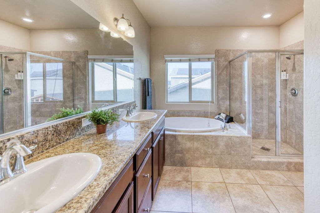 Image 21 of property listing at 3341 N Pearwood Avenue, Fresno, CA 93727