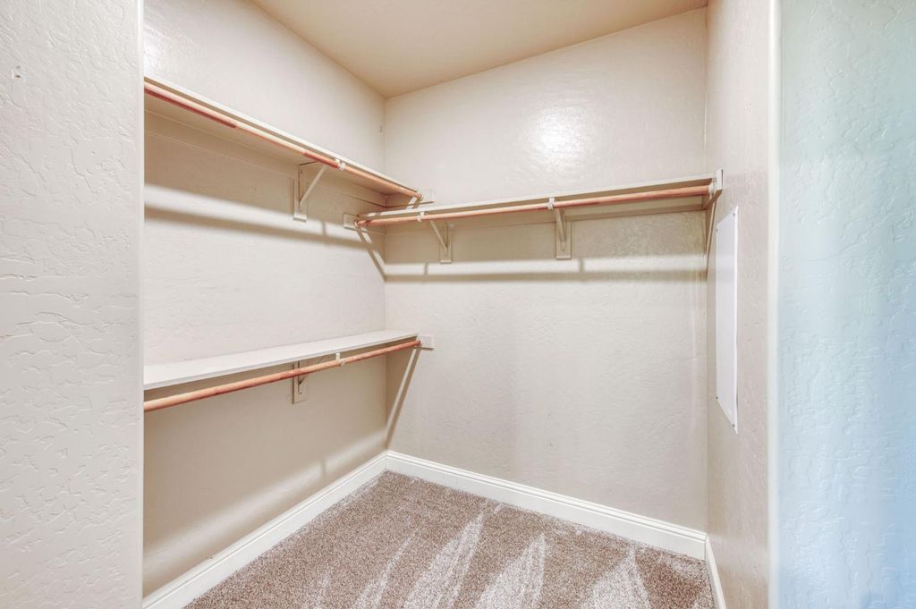 Image 22 of property listing at 3341 N Pearwood Avenue, Fresno, CA 93727