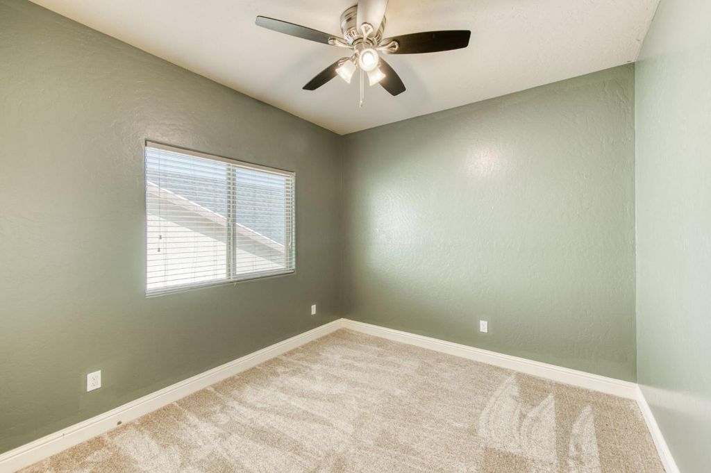 Image 23 of property listing at 3341 N Pearwood Avenue, Fresno, CA 93727