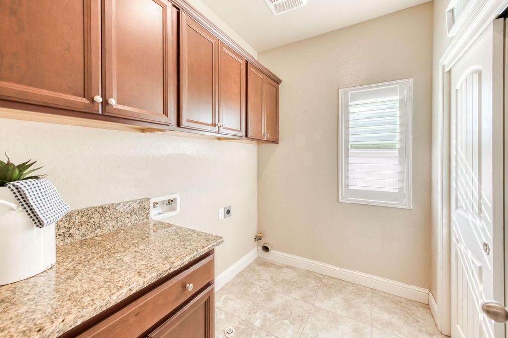 Image 28 of property listing at 3341 N Pearwood Avenue, Fresno, CA 93727