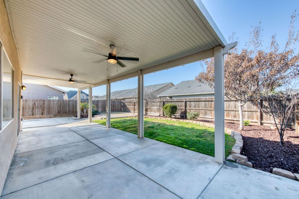 Image 30 of property listing at 3341 N Pearwood Avenue, Fresno, CA 93727