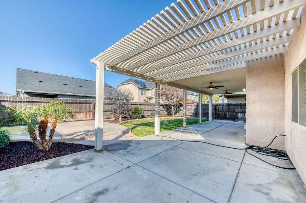 Image 31 of property listing at 3341 N Pearwood Avenue, Fresno, CA 93727