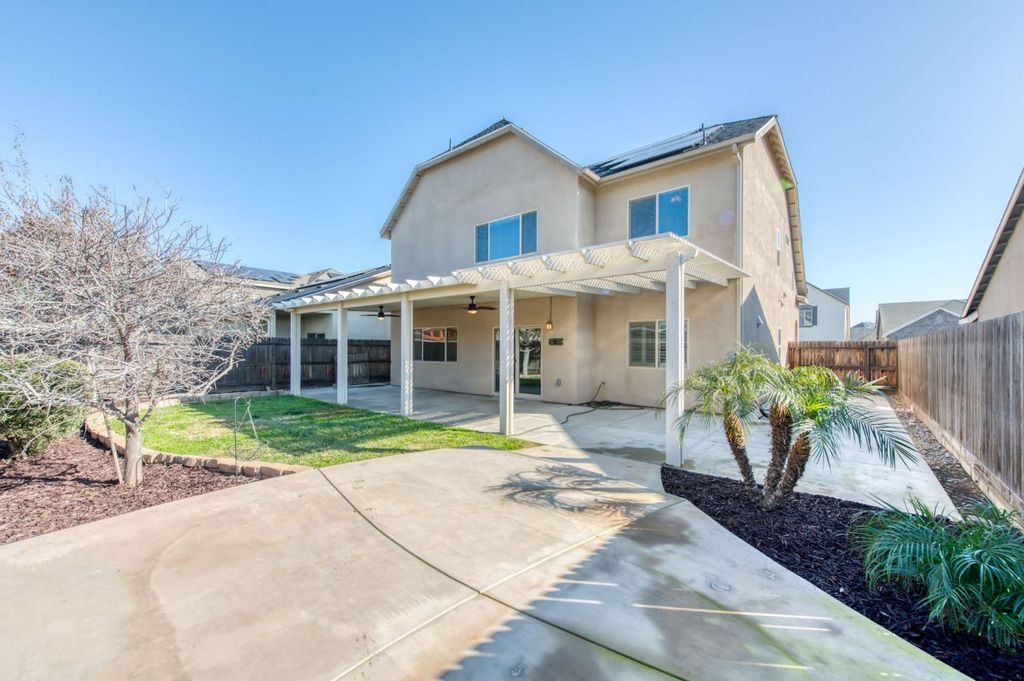 Image 32 of property listing at 3341 N Pearwood Avenue, Fresno, CA 93727