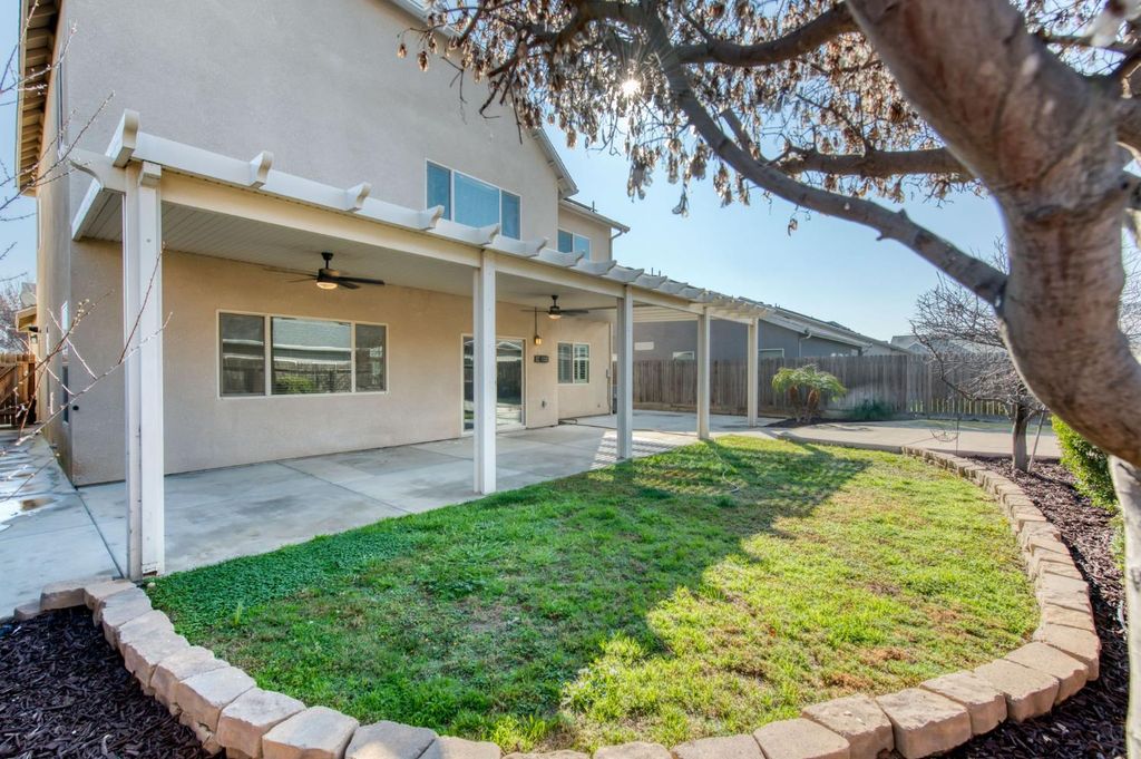 Image 33 of property listing at 3341 N Pearwood Avenue, Fresno, CA 93727