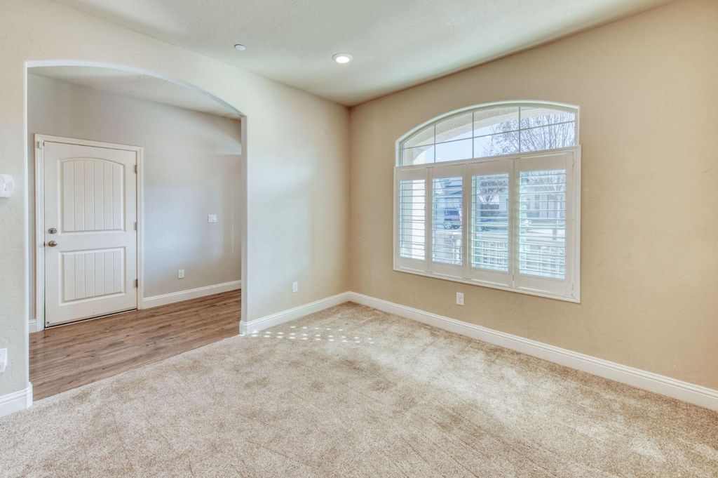 Image 6 of property listing at 3341 N Pearwood Avenue, Fresno, CA 93727