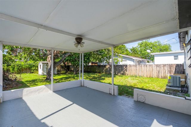 739 W 30th St, Hialeah, FL 33012