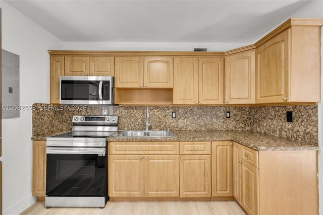 739 W 30th St, Hialeah, FL 33012