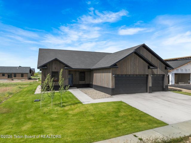 1046 PAWNEE RD, Driggs, ID 83422