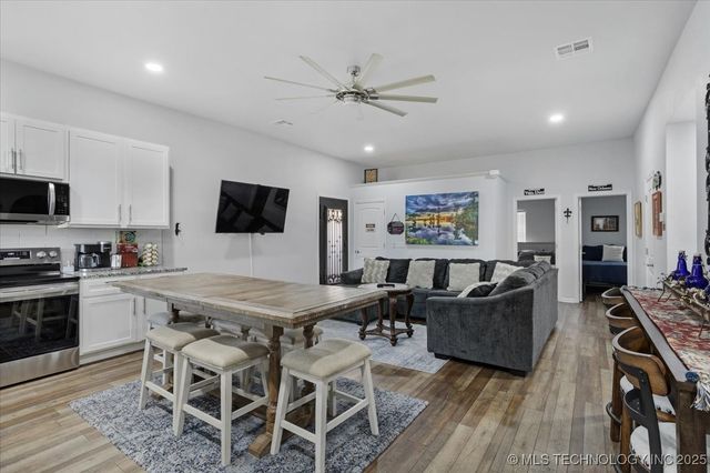 4921 Shay Road, Kingston, OK 73439