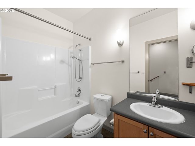 2525 N KILLINGSWORTH St 311, Portland, OR 97217