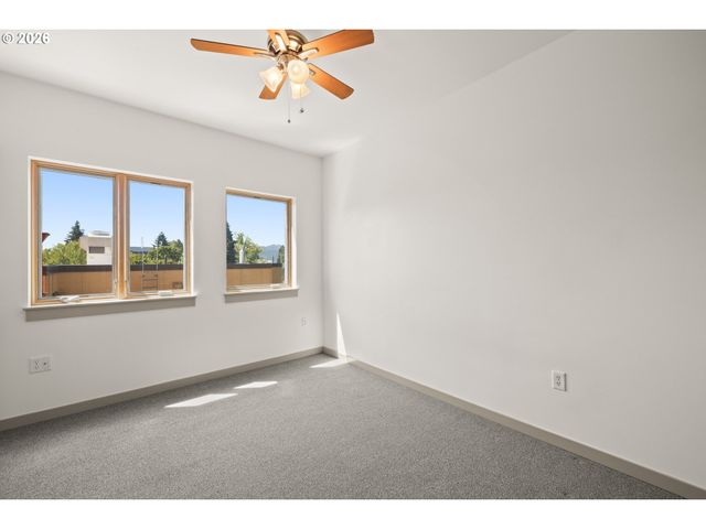 2525 N KILLINGSWORTH St 311, Portland, OR 97217