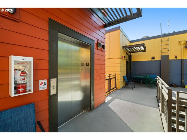 2525 N KILLINGSWORTH St 311, Portland, OR 97217