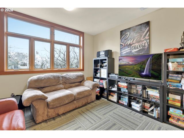 2525 N KILLINGSWORTH St 311, Portland, OR 97217