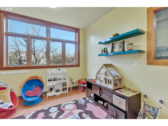 2525 N KILLINGSWORTH St 311, Portland, OR 97217