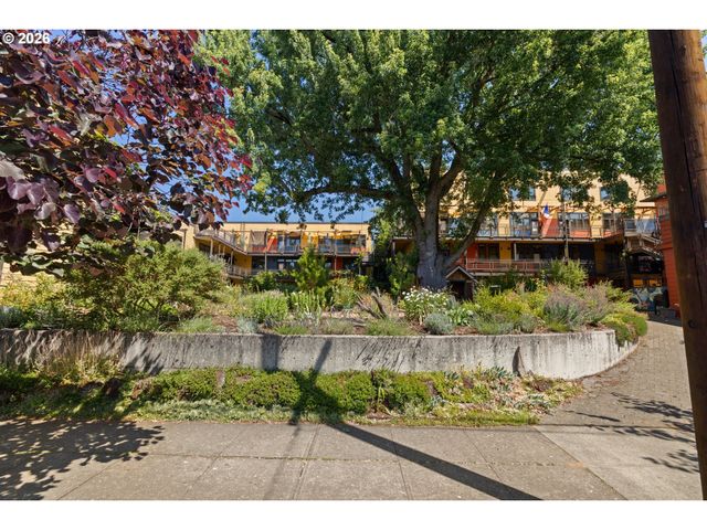 2525 N KILLINGSWORTH St 311, Portland, OR 97217