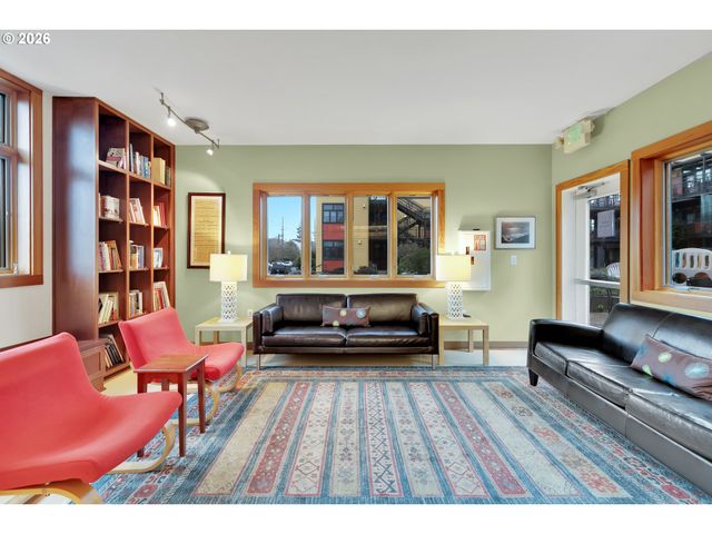 2525 N KILLINGSWORTH St 311, Portland, OR 97217