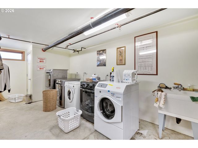 2525 N KILLINGSWORTH St 311, Portland, OR 97217