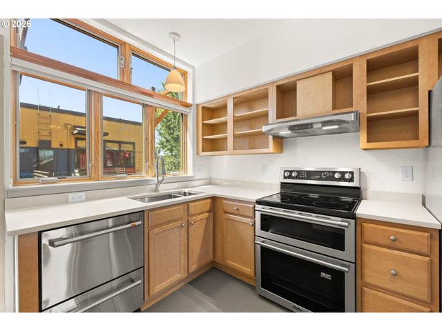 2525 N KILLINGSWORTH St 311, Portland, OR 97217