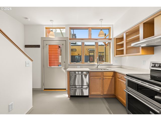 2525 N KILLINGSWORTH St 311, Portland, OR 97217