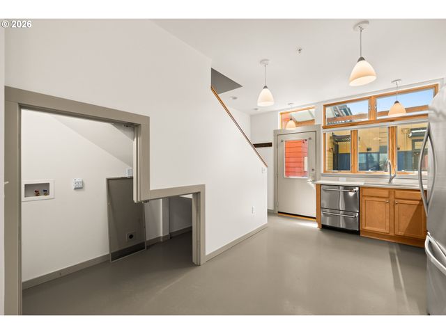 2525 N KILLINGSWORTH St 311, Portland, OR 97217