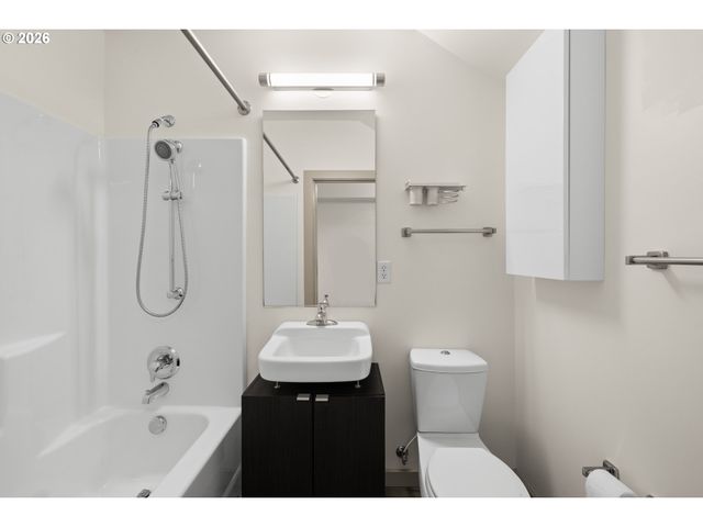 2525 N KILLINGSWORTH St 311, Portland, OR 97217