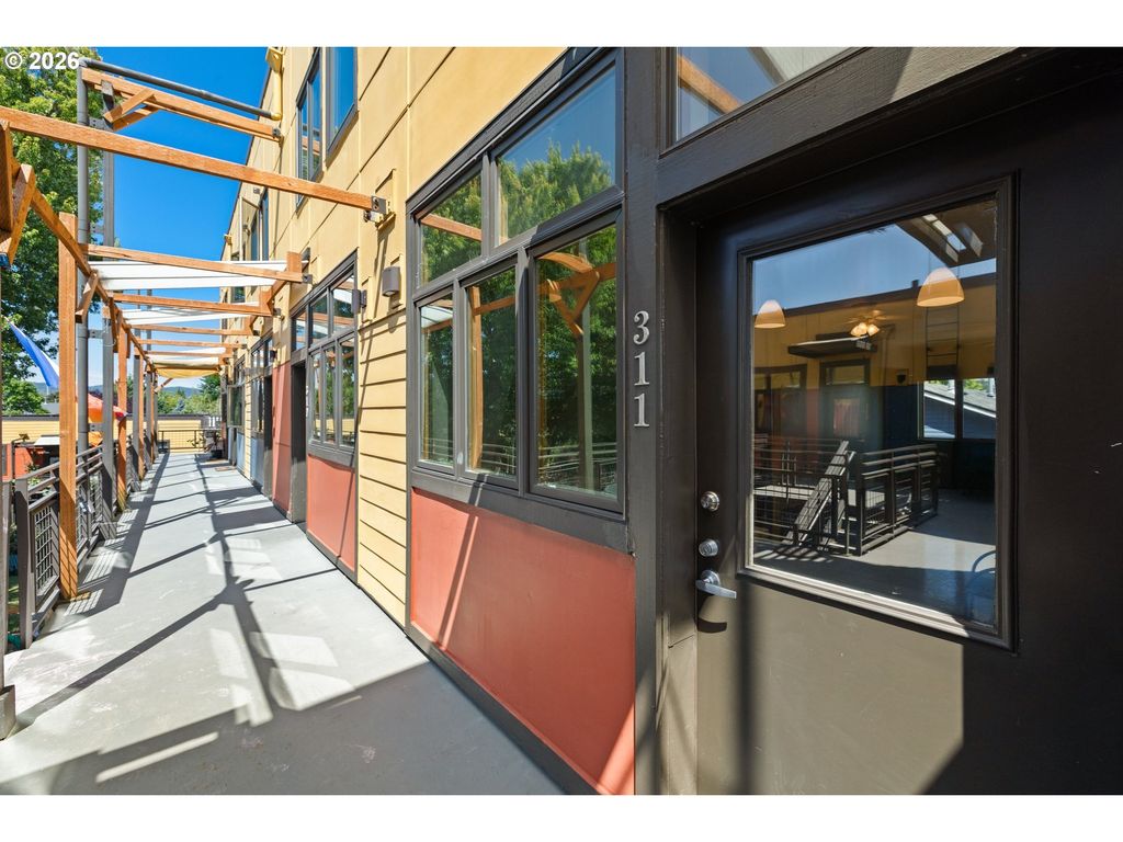 2525 N KILLINGSWORTH St 311, Portland, OR 97217