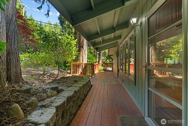 31 N Colony Surf Drive, Lilliwaup, WA 98555