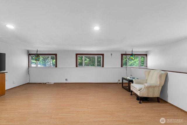 31 N Colony Surf Drive, Lilliwaup, WA 98555