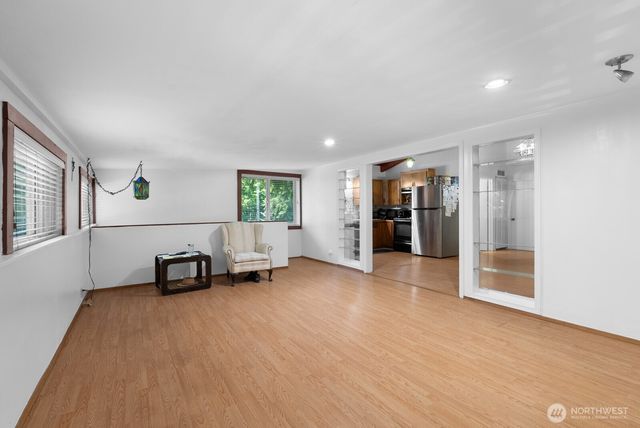 31 N Colony Surf Drive, Lilliwaup, WA 98555