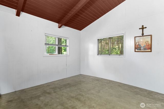 31 N Colony Surf Drive, Lilliwaup, WA 98555