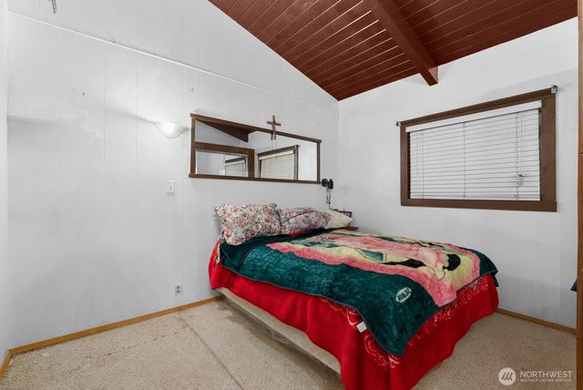 31 N Colony Surf Drive, Lilliwaup, WA 98555