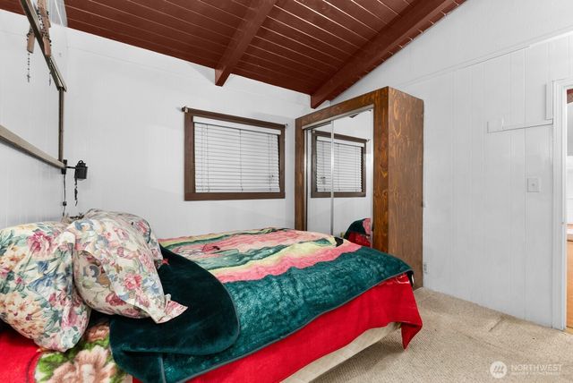 31 N Colony Surf Drive, Lilliwaup, WA 98555