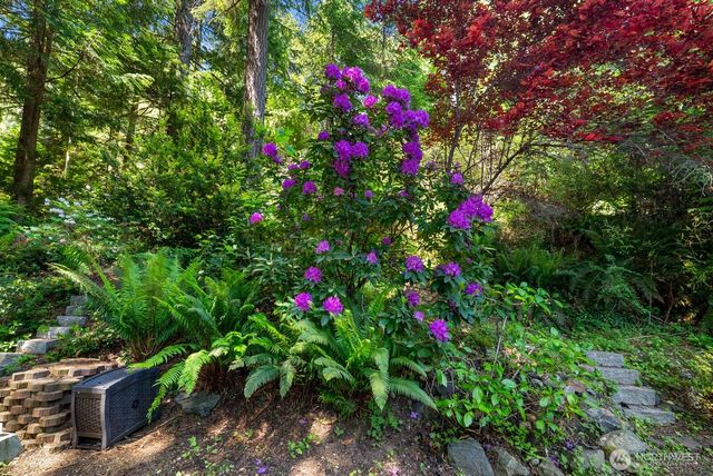 31 N Colony Surf Drive, Lilliwaup, WA 98555