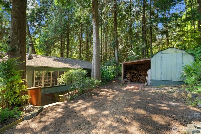 31 N Colony Surf Drive, Lilliwaup, WA 98555