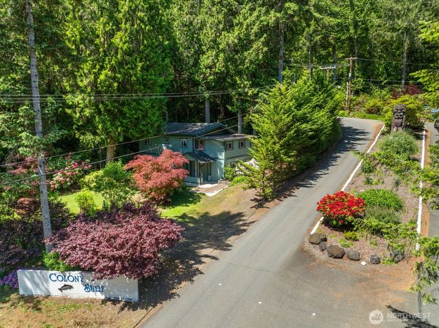 31 N Colony Surf Drive, Lilliwaup, WA 98555