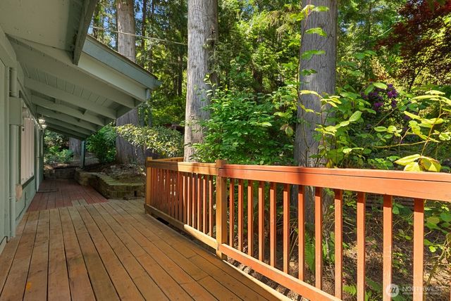 31 N Colony Surf Drive, Lilliwaup, WA 98555