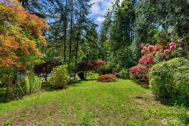 31 N Colony Surf Drive, Lilliwaup, WA 98555