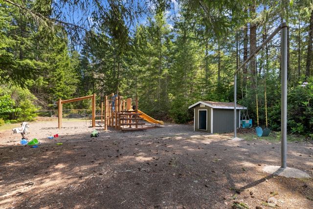 31 N Colony Surf Drive, Lilliwaup, WA 98555
