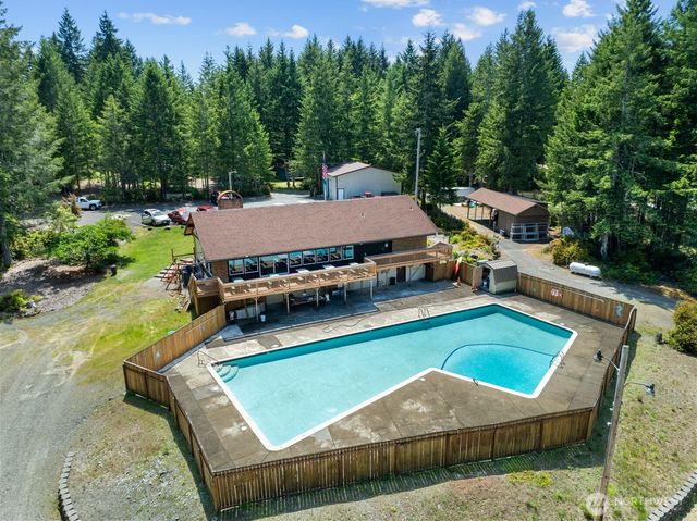 31 N Colony Surf Drive, Lilliwaup, WA 98555