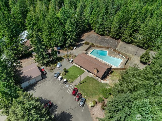 31 N Colony Surf Drive, Lilliwaup, WA 98555